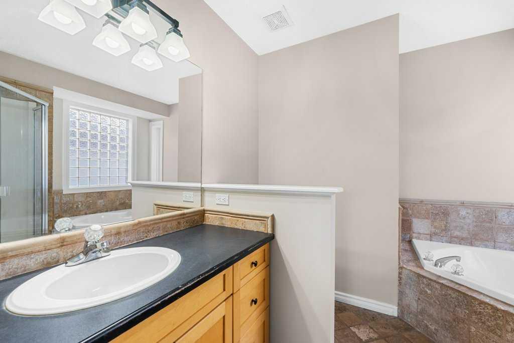8 Crystalridge Close
