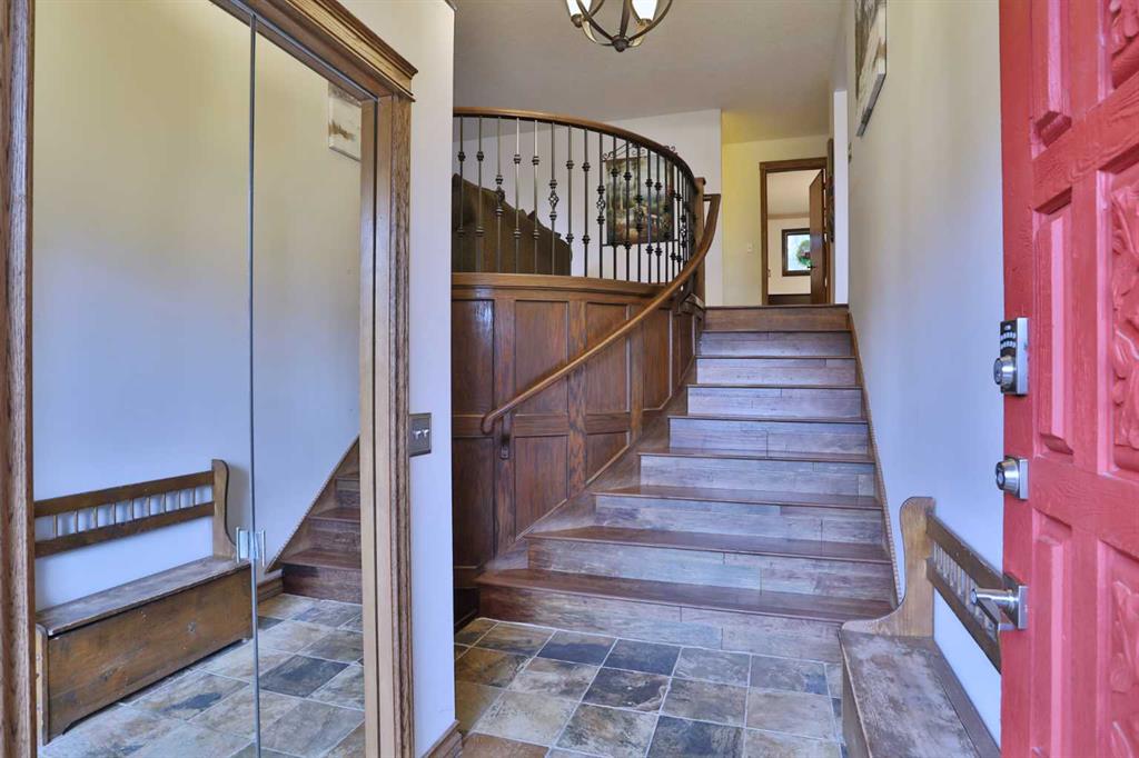 396 Strathcona Drive SW