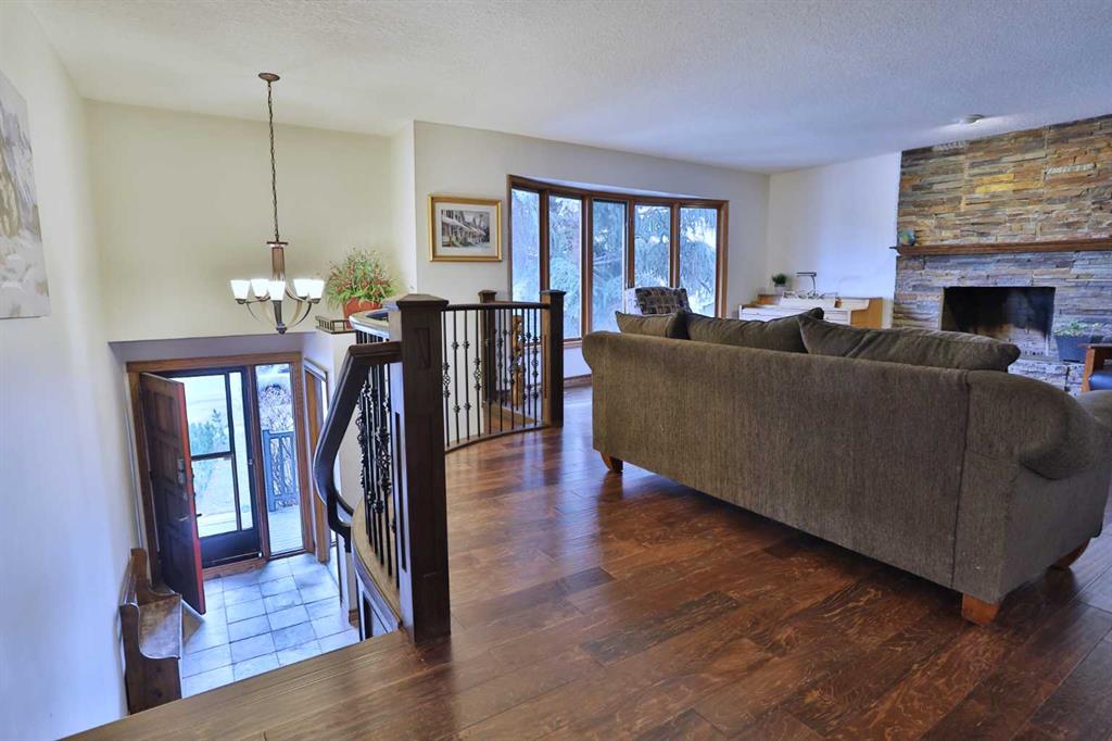 396 Strathcona Drive SW