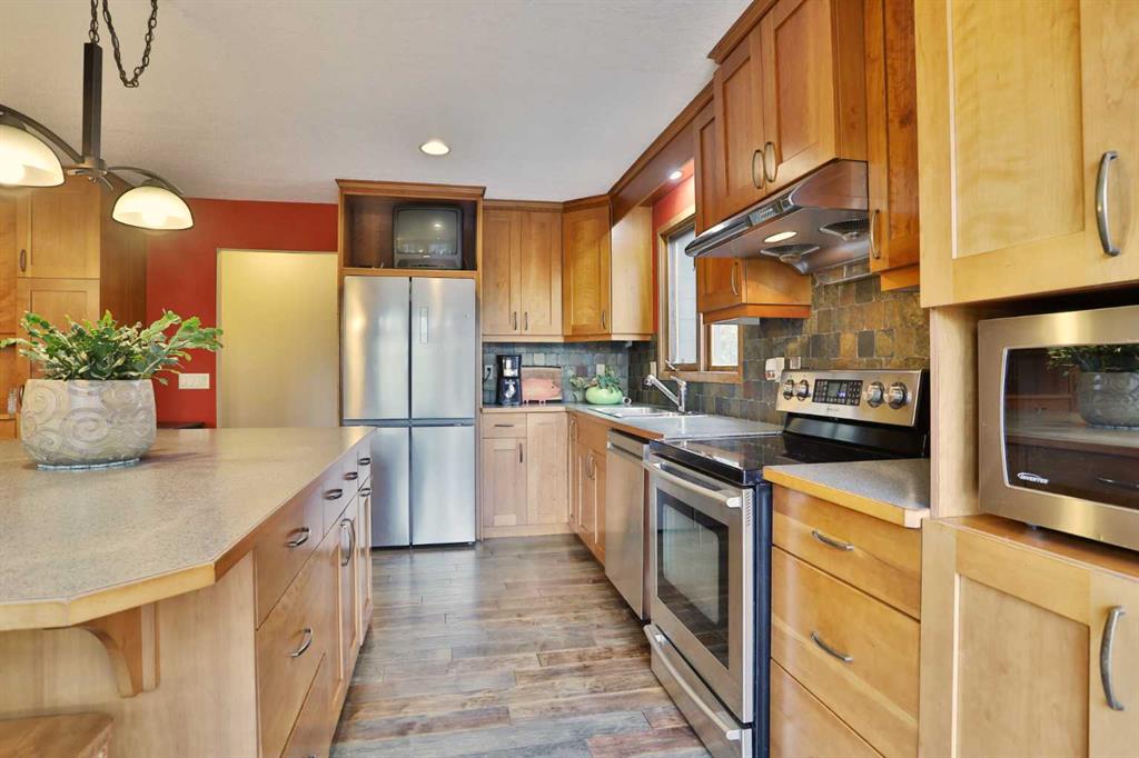 396 Strathcona Drive SW