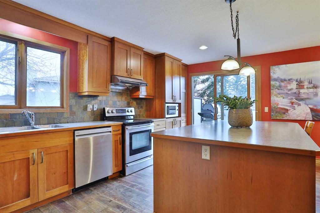 396 Strathcona Drive SW