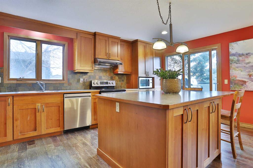 396 Strathcona Drive SW