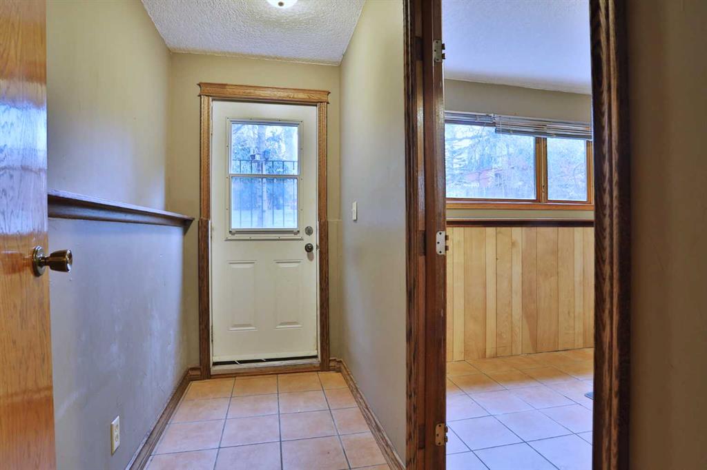 396 Strathcona Drive SW