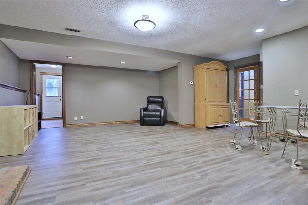 396 Strathcona Drive SW