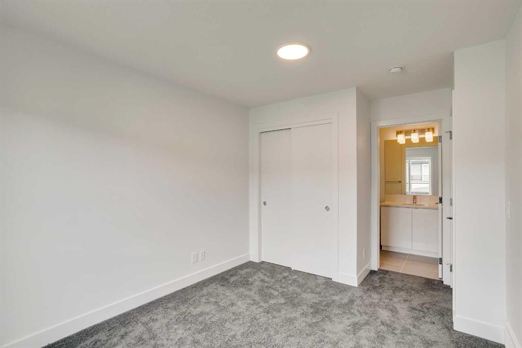 562 Seton Circle SE, #401
