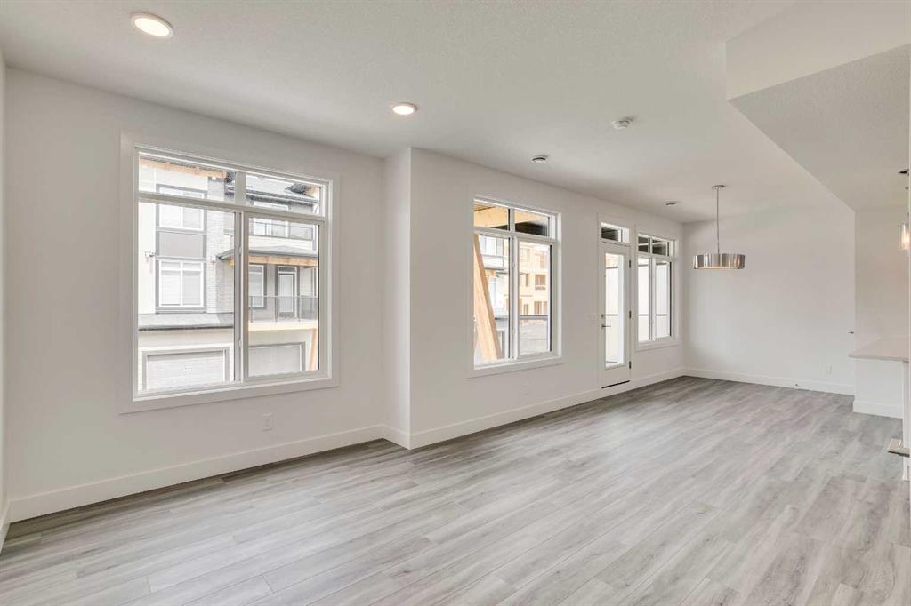 562 Seton Circle SE, #401