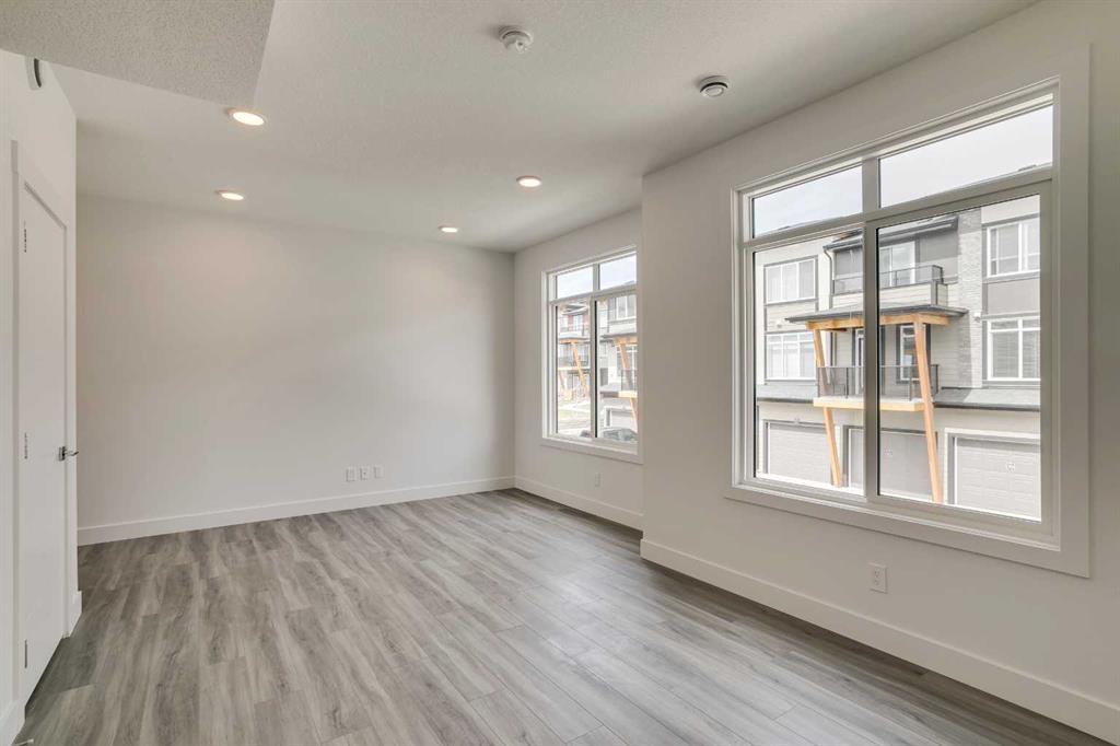 562 Seton Circle SE, #401