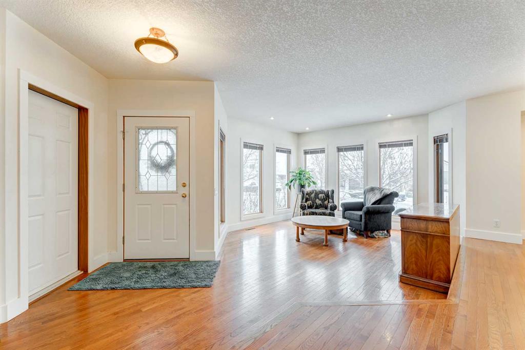 34 West MacKay Crescent