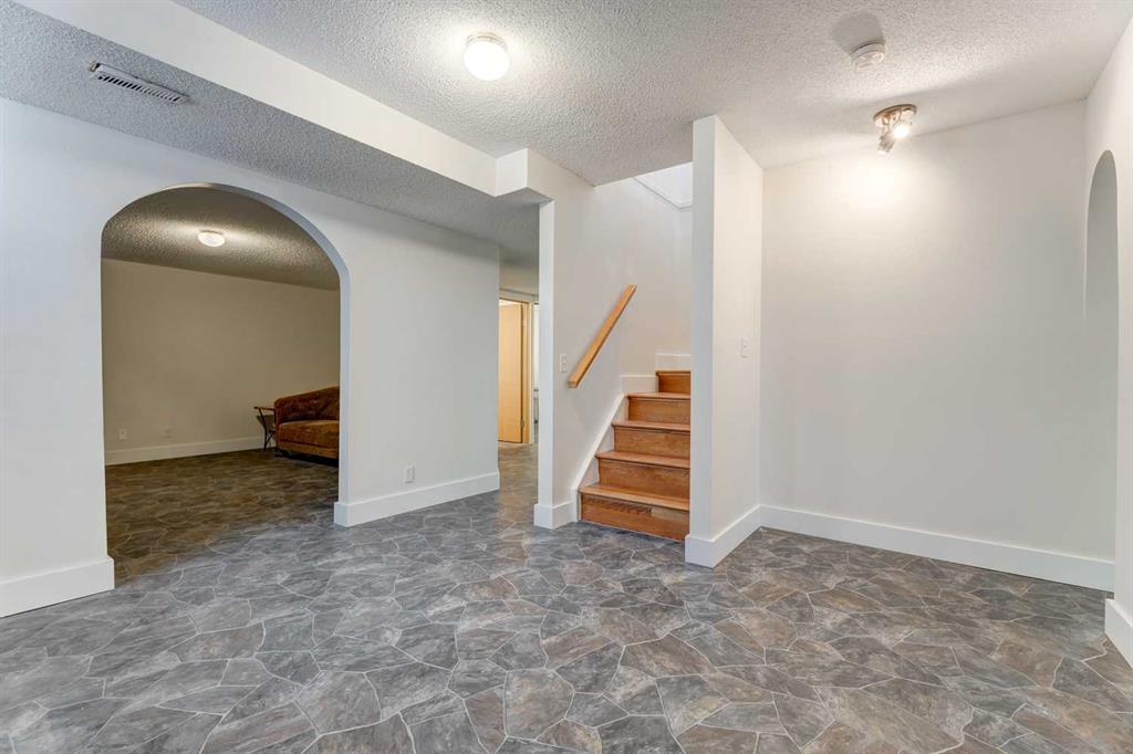 34 West MacKay Crescent