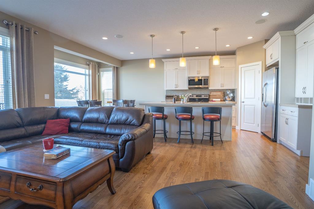 225 Panora Way NW