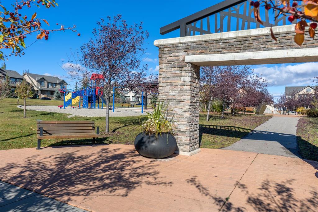 225 Panora Way NW