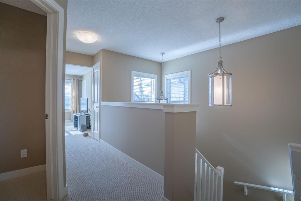 225 Panora Way NW