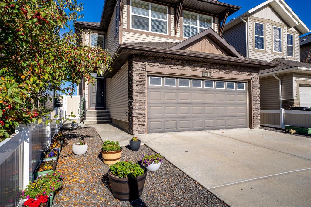 225 Panora Way NW