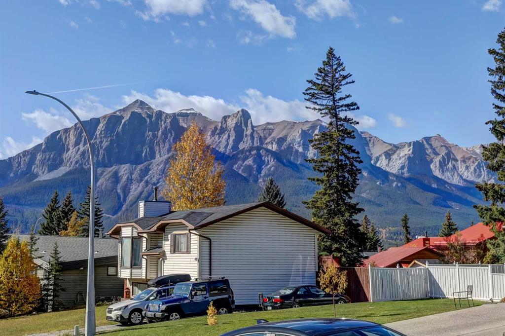 248 Grizzly Crescent
