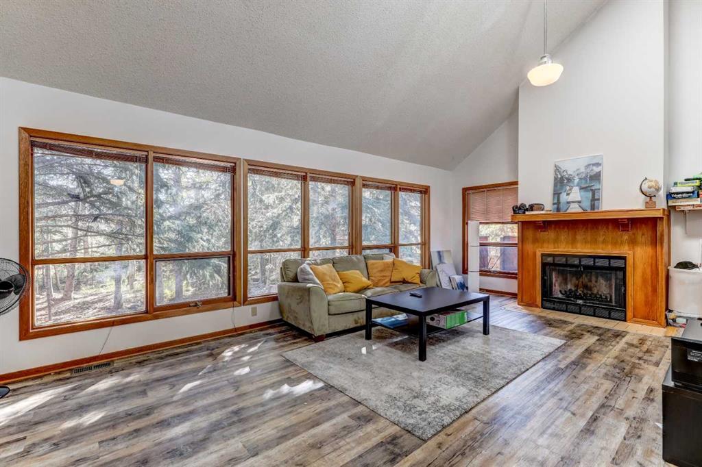 248 Grizzly Crescent