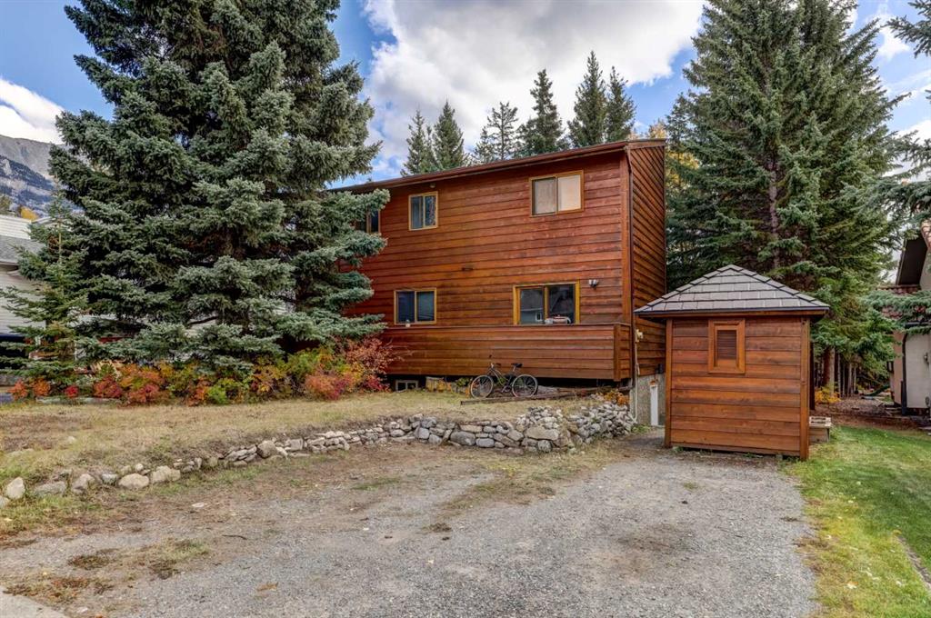248 Grizzly Crescent