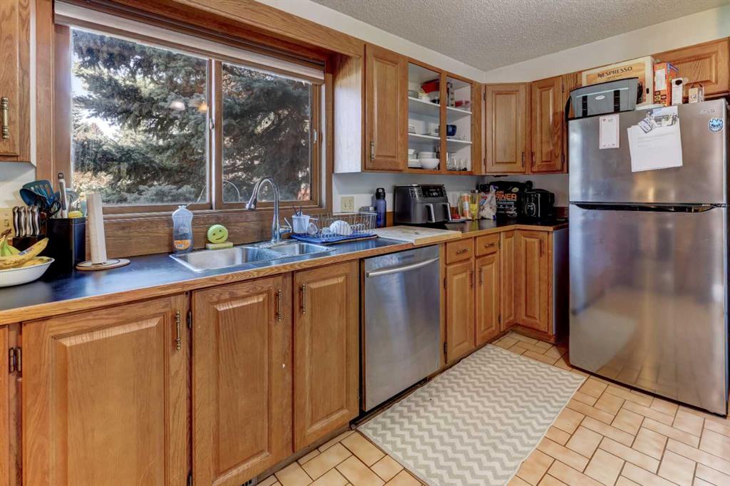 248 Grizzly Crescent
