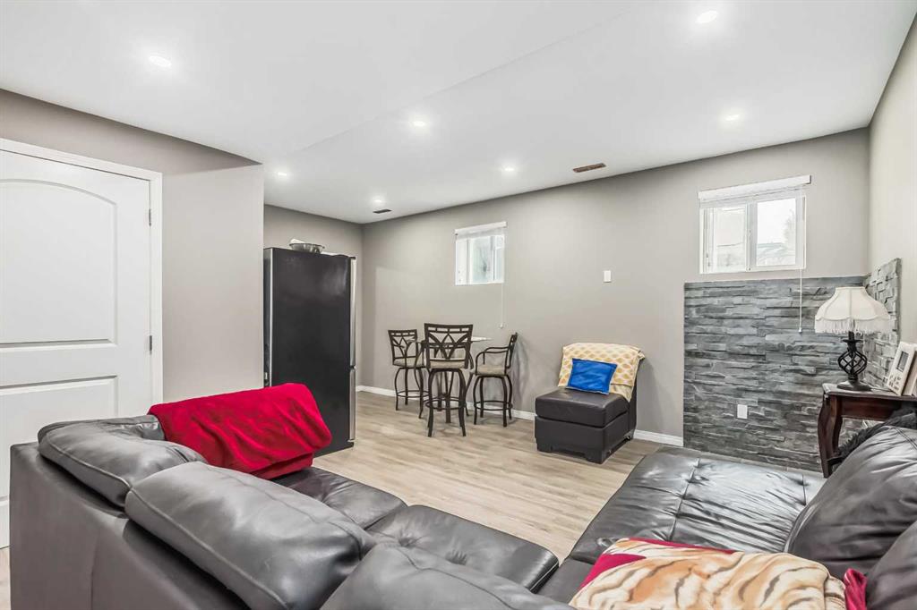 212 Lakepointe Drive