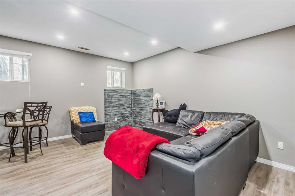 212 Lakepointe Drive