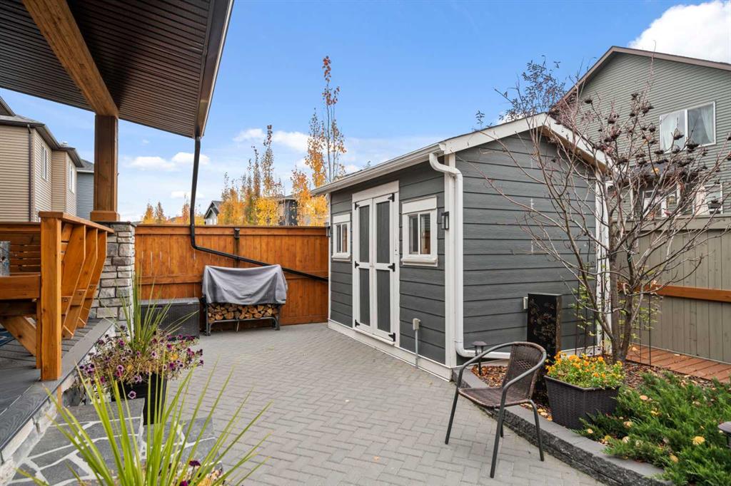 800 Coopers Crescent SW