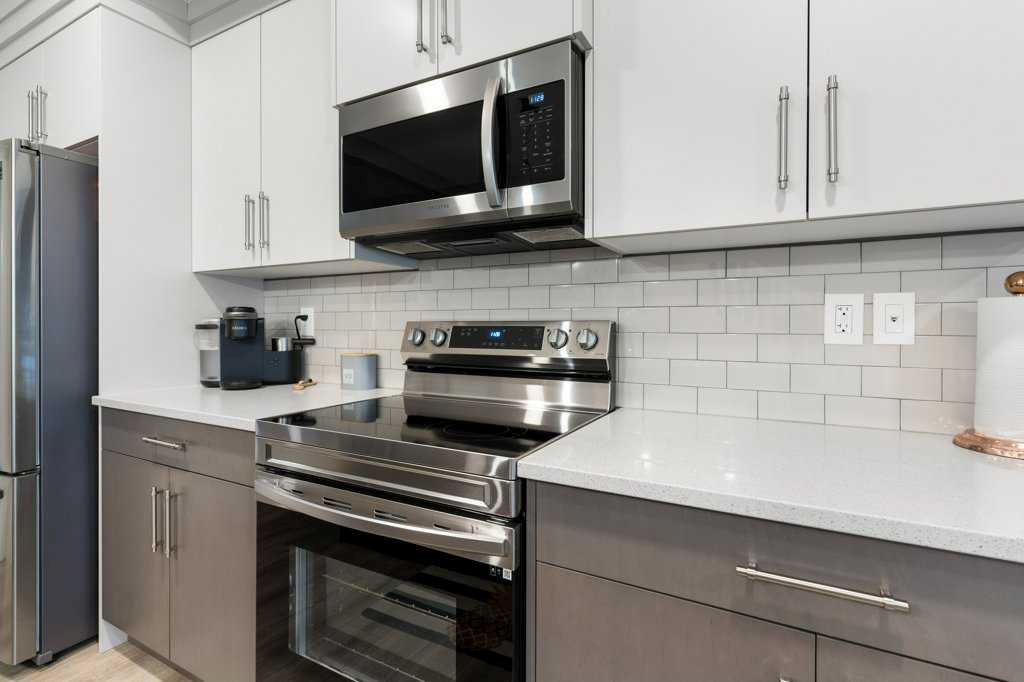 82 Legacy Glen Green SE
