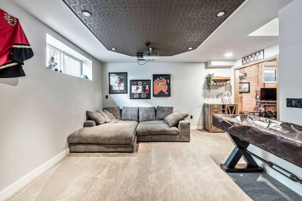 100 Bow Ridge Crescent