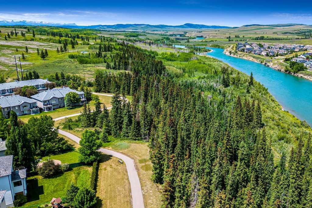 100 Bow Ridge Crescent