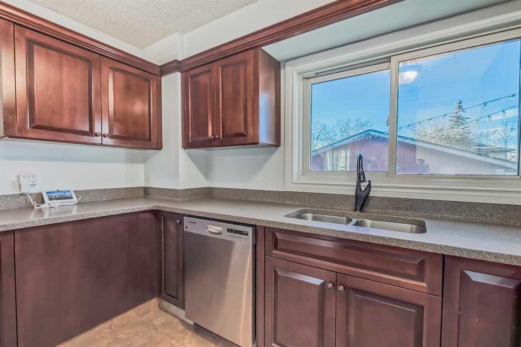 43 Berkley Rise NW