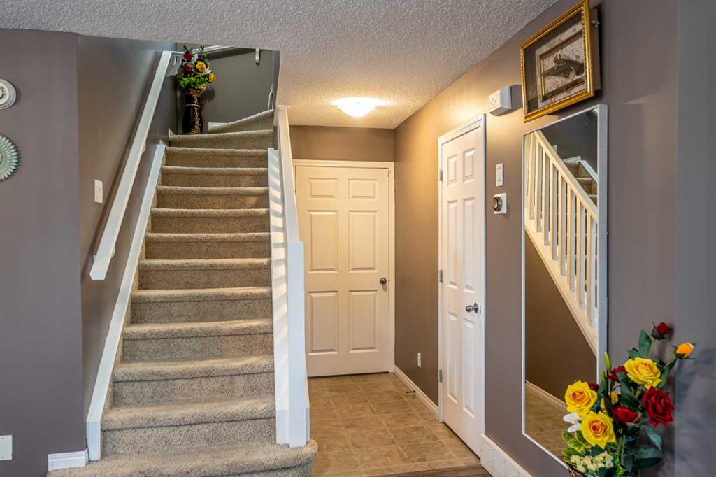 148 Saddlecrest Green NE