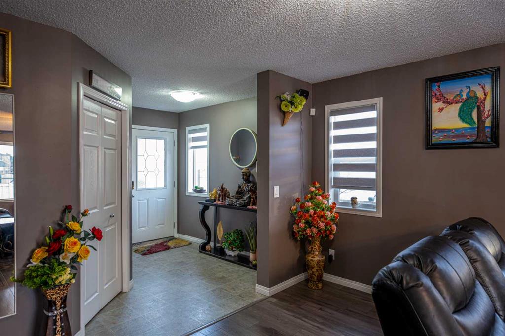 148 Saddlecrest Green NE
