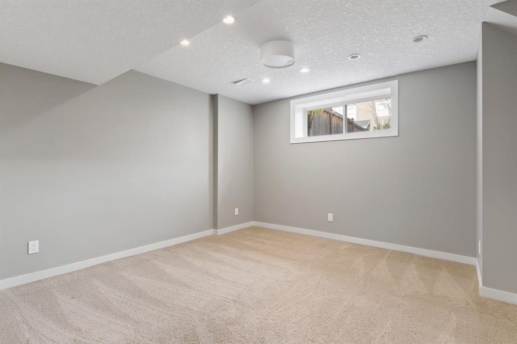 18 River Heights Crescent