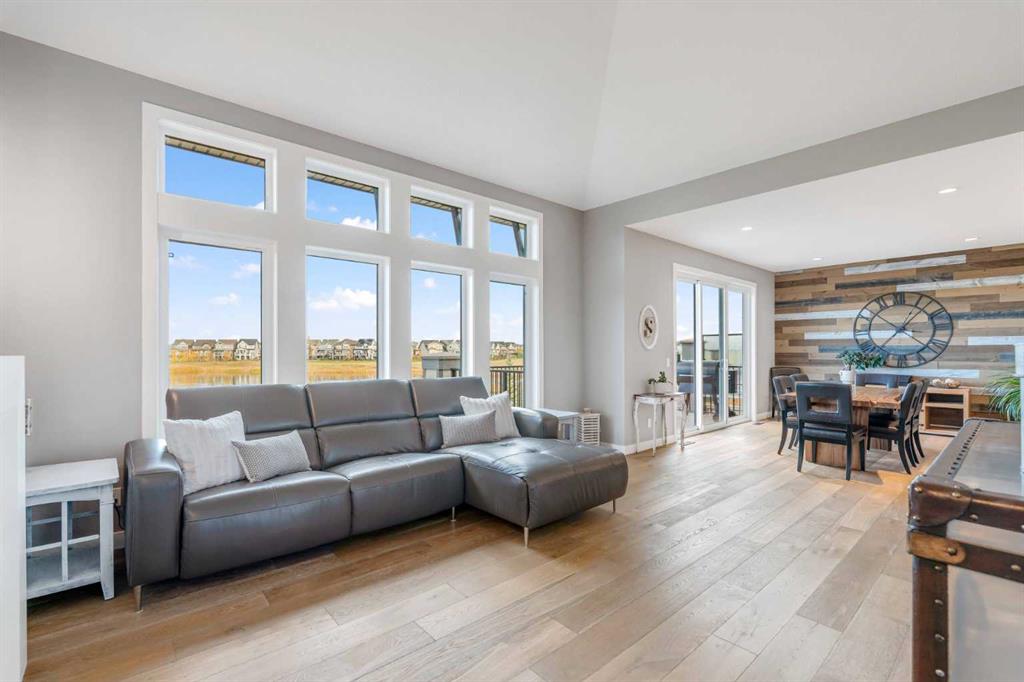 92 Marquis View SE