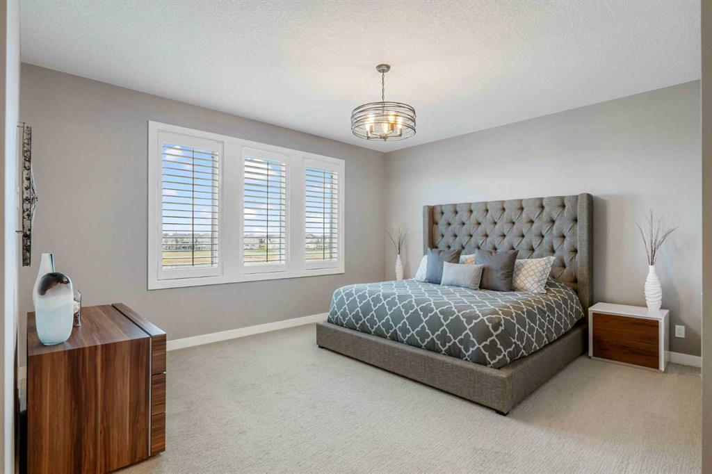 92 Marquis View SE