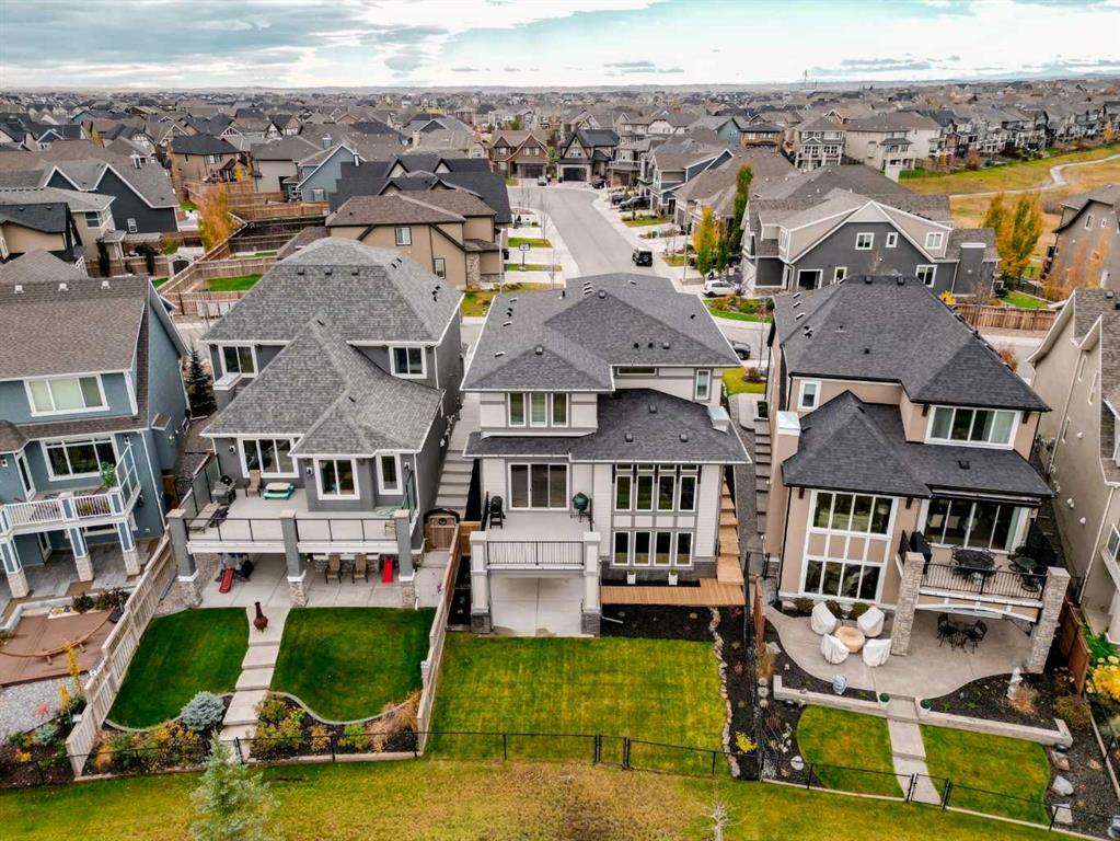 92 Marquis View SE