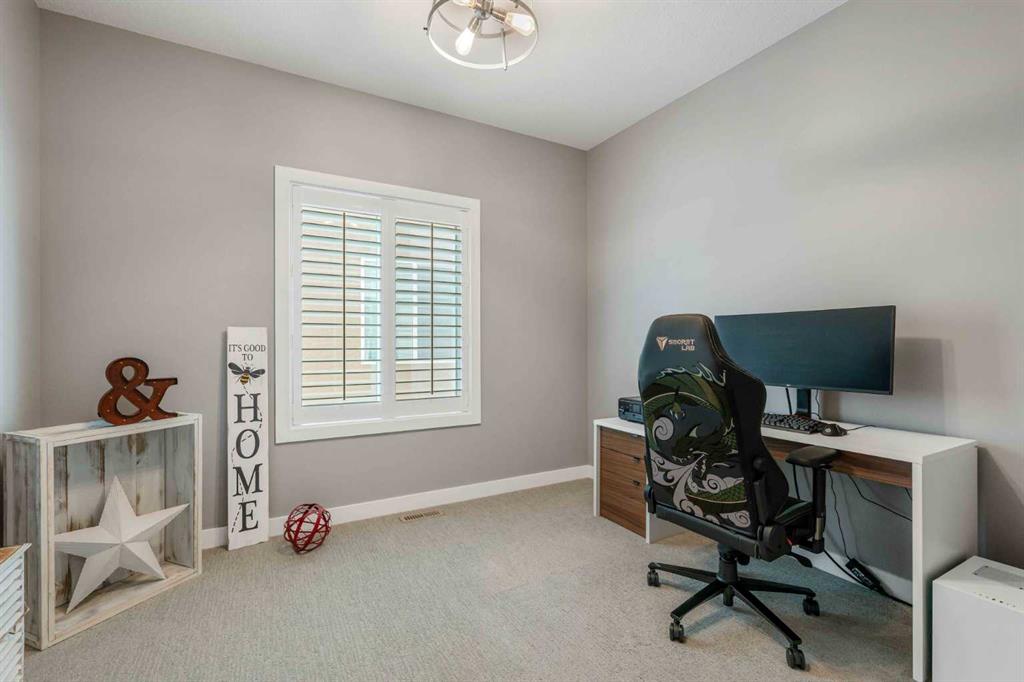 92 Marquis View SE