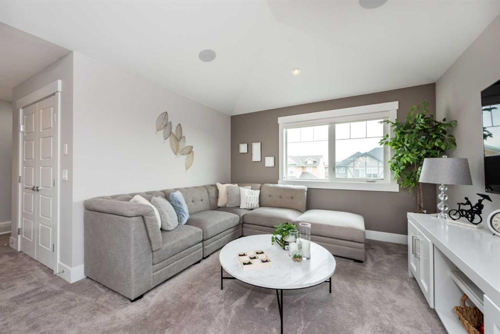 140 Kinniburgh Loop