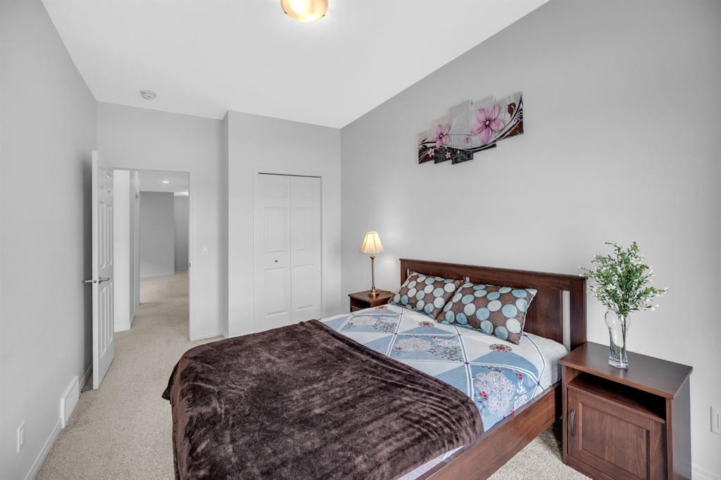 484 Chinook Gate Square SW