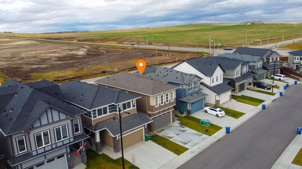 484 Chinook Gate Square SW
