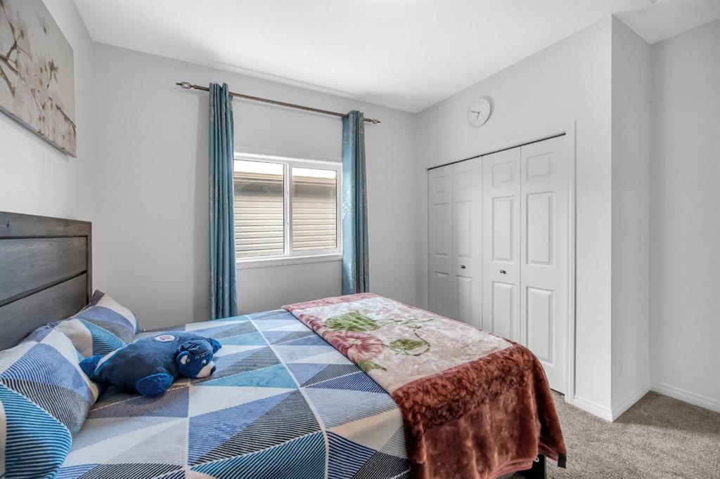 484 Chinook Gate Square SW