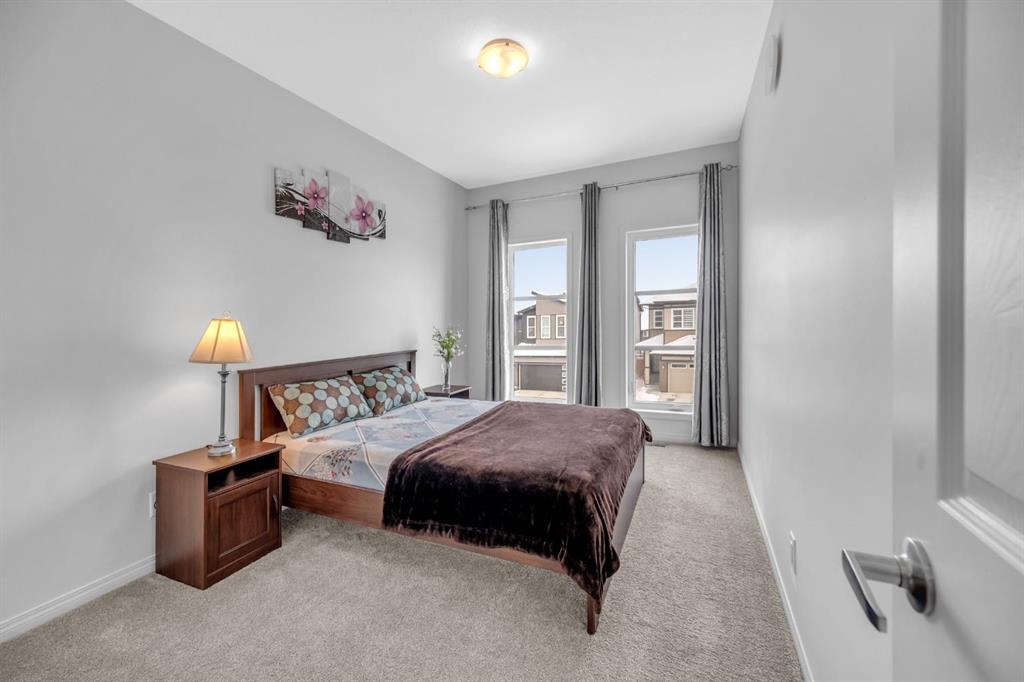 484 Chinook Gate Square SW