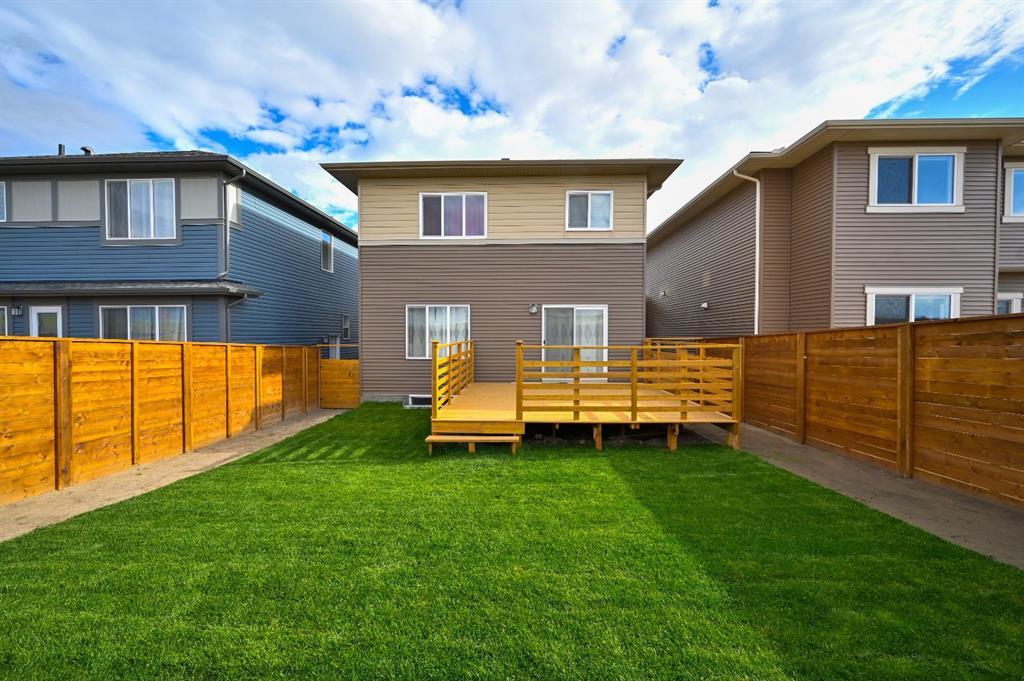 484 Chinook Gate Square SW
