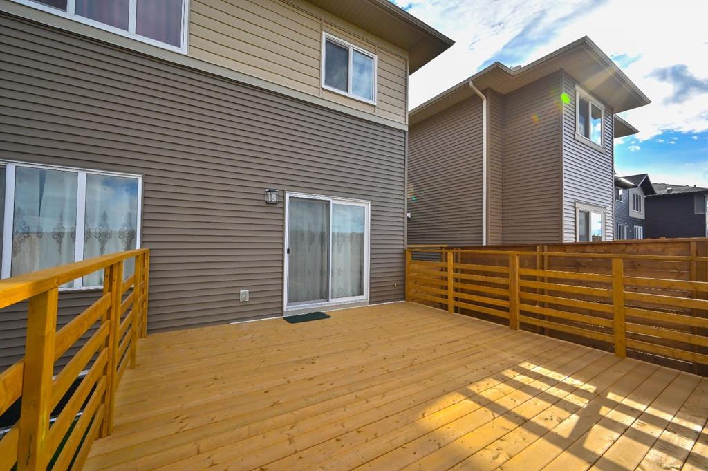484 Chinook Gate Square SW