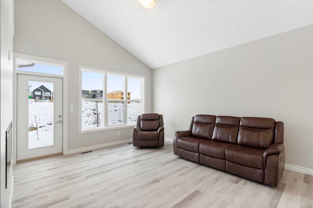 380 Rivercrest View
