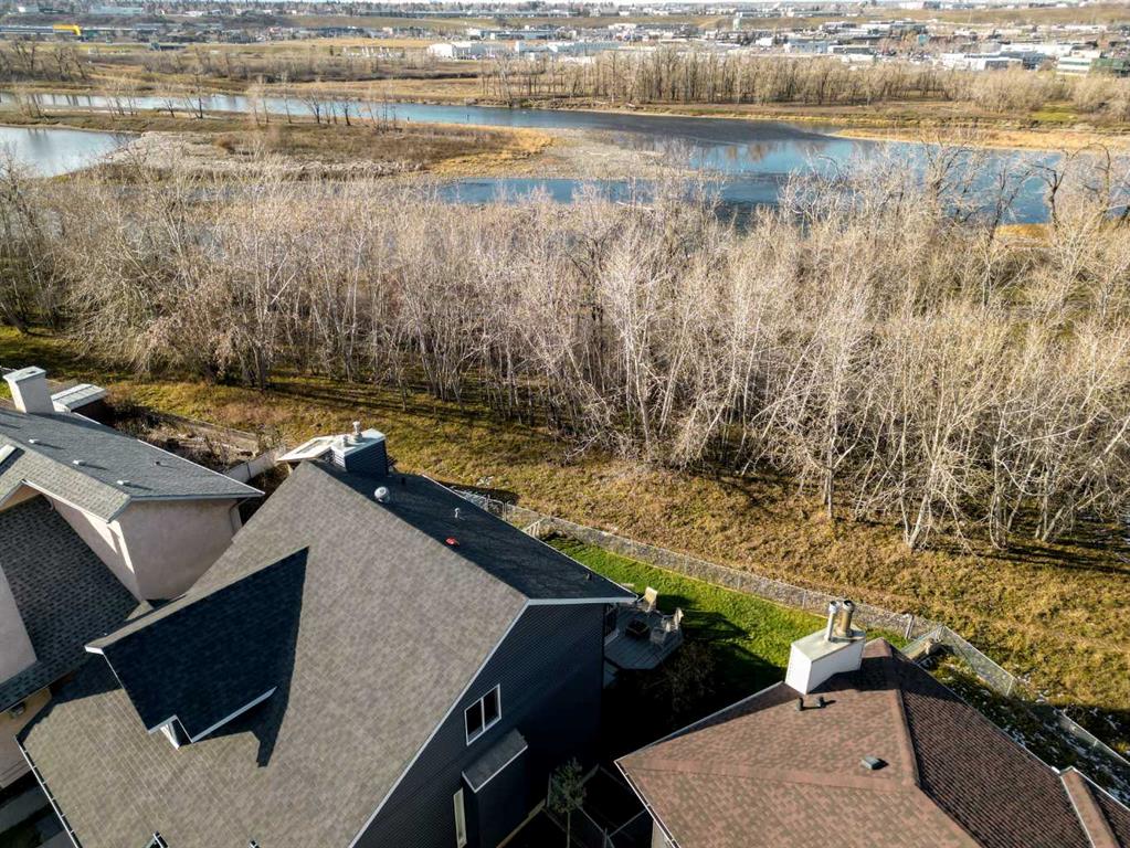 131 Riverside Way SE