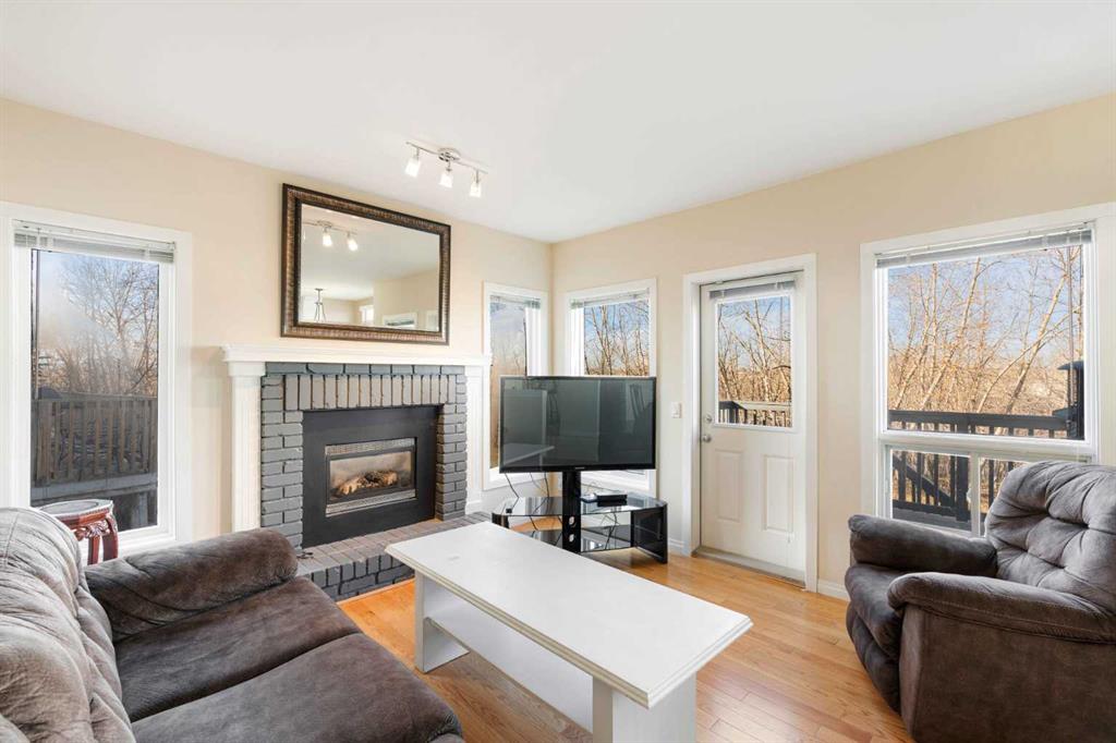131 Riverside Way SE