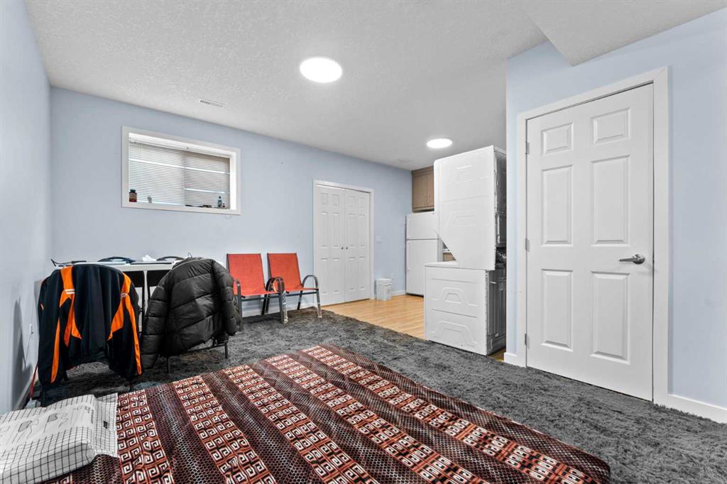 40 Saddlelake Gardens NE