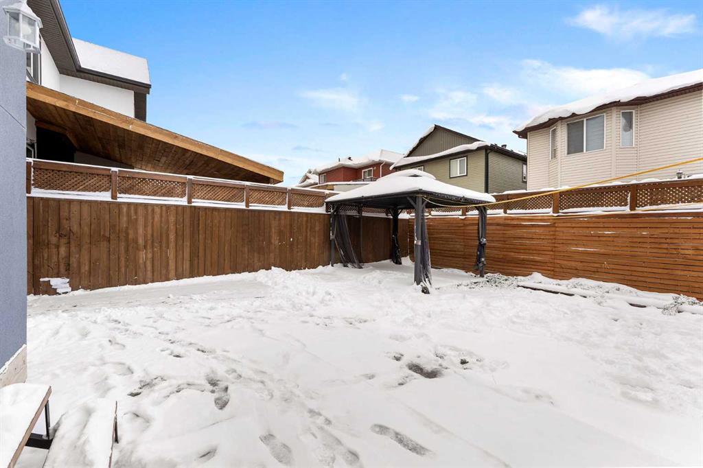 40 Saddlelake Gardens NE