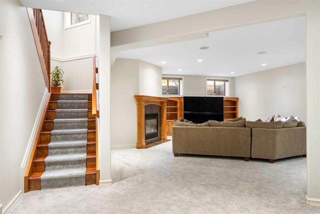 75 Hamptons Close NW