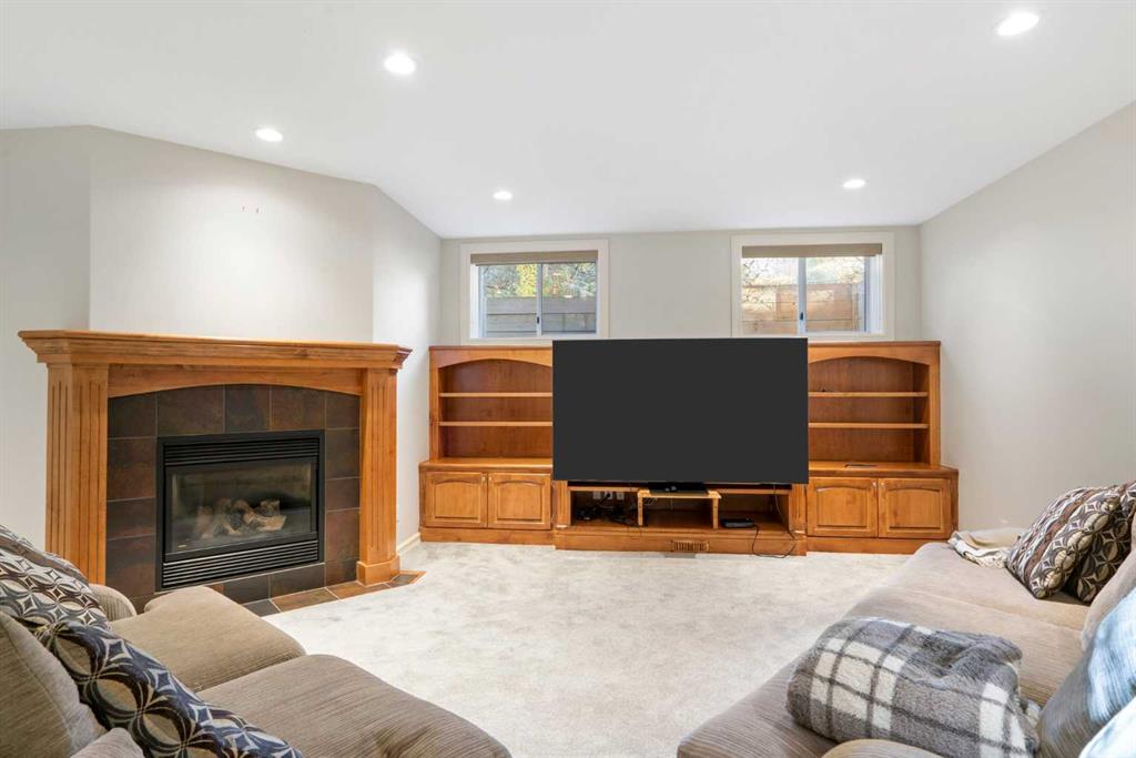 75 Hamptons Close NW