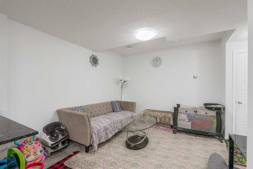 533 Savanna Drive NE